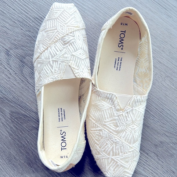 Tom’s Alpargata shoes. Cream and sheer. Size 7.5. Too small for me. - Picture 3 of 5